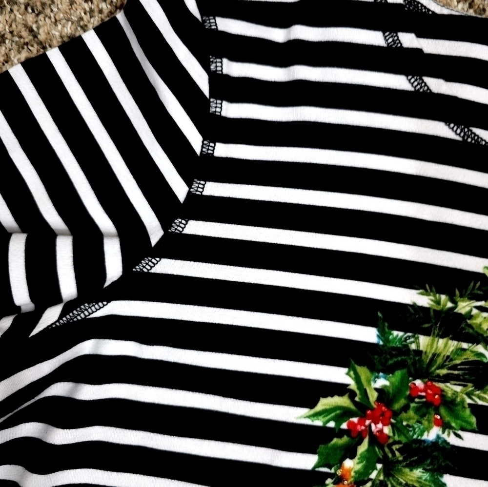 Alfred Dunner B/W Striped Christmas Wreath Tee - Picture 3 of 7